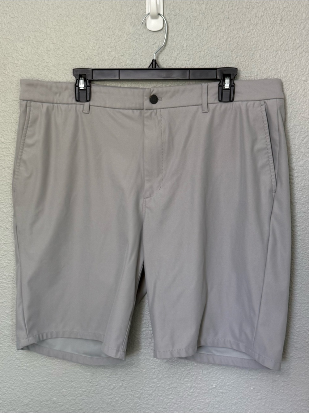 Johnnie-O | Cross Country Golf Short | Quarry Color | Waist 38 Inseam 9-1/2”